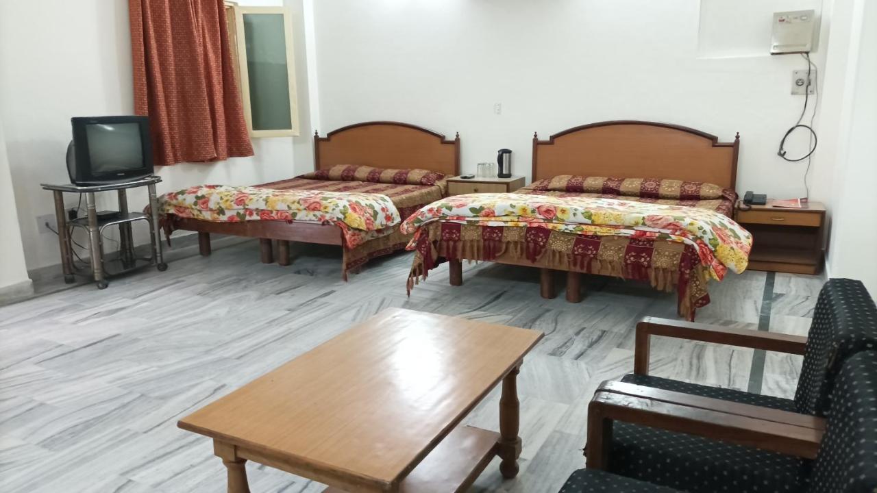 Hotel Siddharth Dehradun Bagian luar foto