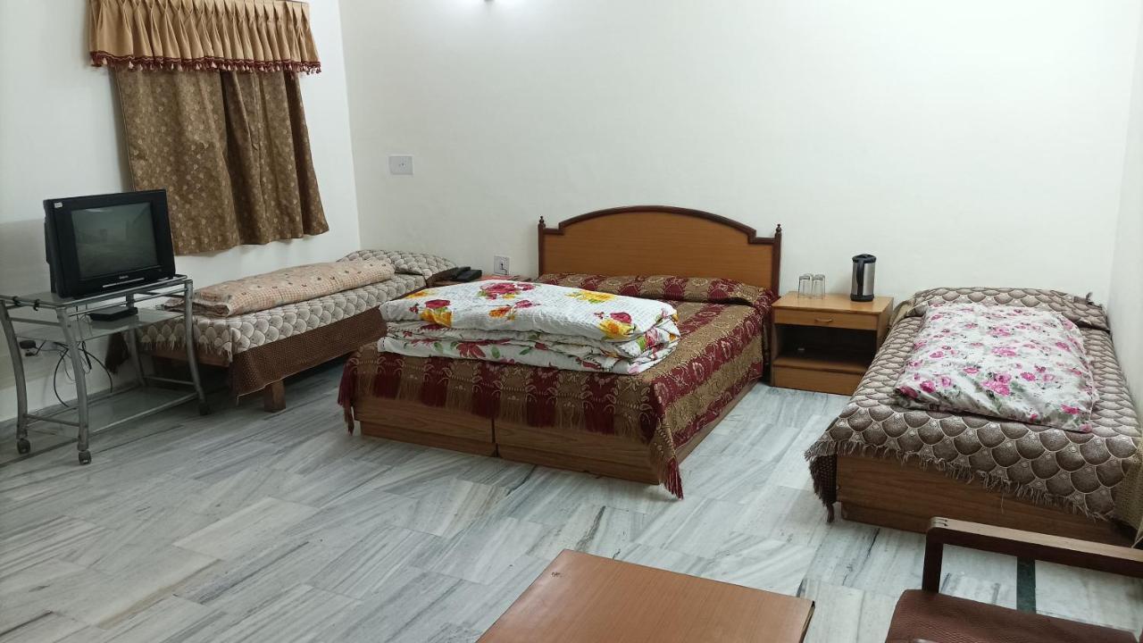 Hotel Siddharth Dehradun Bagian luar foto