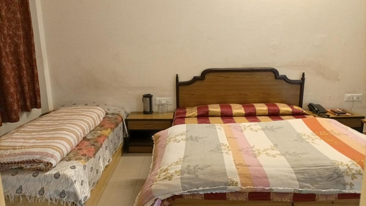 Hotel Siddharth Dehradun Bagian luar foto